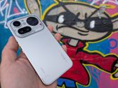 Nothing Phone (4a) Pro w nowoczesnym designie na tle graffiti – styl i funkcjonalność w jednym. Nothing Phone (4a) Pro w nowoczesnym designie na tle graffiti – styl i funkcjonalność w jednym.