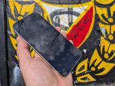 Nothing Phone (4a) Pro w nowoczesnym designie na tle graffiti – styl i funkcjonalność w jednym. Nothing Phone (4a) Pro w nowoczesnym designie na tle graffiti – styl i funkcjonalność w jednym.