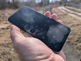 Zobacz ekran Nothing Phone (4a) Pro w różnych warunkach oświetleniowych. Zobacz ekran Nothing Phone (4a) Pro w różnych warunkach oświetleniowych.