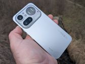 Zobacz jak wygląda Nothing Phone (4a) Pro w różnych ujęciach i na tle. Zobacz jak wygląda Nothing Phone (4a) Pro w różnych ujęciach i na tle.