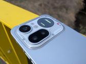 Zobacz jak wygląda Nothing Phone (4a) Pro w różnych ujęciach i na tle. Zobacz jak wygląda Nothing Phone (4a) Pro w różnych ujęciach i na tle.