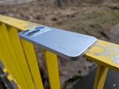 Zobacz jak wygląda Nothing Phone (4a) Pro w różnych ujęciach i na tle. Zobacz jak wygląda Nothing Phone (4a) Pro w różnych ujęciach i na tle.