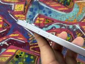 Zachwycający design Oppo Reno15 Pro na tle kolorowych murali i graffiti. Zachwycający design Oppo Reno15 Pro na tle kolorowych murali i graffiti.