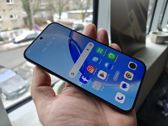 Stylowy wygląd Realme 16 Pro 5G w różnych ujęciach i codziennym użytkowaniu.