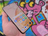 Stylowy wygląd Realme 16 Pro 5G w różnych ujęciach i codziennym użytkowaniu.