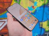 Realme 16 Pro 5G w stylowym tle graffiti, idealny na miejskie przygody.