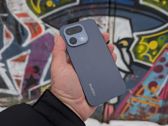 Realme 16 Pro 5G w wyjątkowym otoczeniu graffiti - stylowy design w akcji.