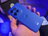 Zobacz wygląd i design Motorola Edge 50 Neo w różnych kolorach i ujęciach.