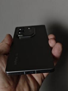 Infinix Note 50 Pro+ - nowoczesny design i ergonomiczny kształt w każdej sytuacji. Infinix Note 50 Pro+ - nowoczesny design i ergonomiczny kształt w każdej sytuacji.