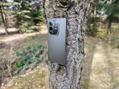 Infinix Note 50 Pro+ w plenerze - elegancki design w naturalnym otoczeniu. Infinix Note 50 Pro+ w plenerze - elegancki design w naturalnym otoczeniu.