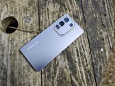 Infinix Note 50 Pro+ w plenerze - elegancki design w naturalnym otoczeniu. Infinix Note 50 Pro+ w plenerze - elegancki design w naturalnym otoczeniu.