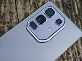 Infinix Note 50 Pro+ w plenerze - elegancki design w naturalnym otoczeniu. Infinix Note 50 Pro+ w plenerze - elegancki design w naturalnym otoczeniu.