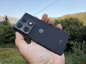 Motorola Razr Fold łączy nowoczesny design z funkcjonalnością w pięknych plenerach. Motorola Razr Fold łączy nowoczesny design z funkcjonalnością w pięknych plenerach.