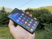 Motorola Razr Fold - wyjątkowy ekran i nowoczesny design w plenerze i w dłoni. Motorola Razr Fold - wyjątkowy ekran i nowoczesny design w plenerze i w dłoni.