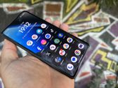 Motorola Razr Fold - wyjątkowy ekran i nowoczesny design w plenerze i w dłoni. Motorola Razr Fold - wyjątkowy ekran i nowoczesny design w plenerze i w dłoni.