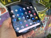 Zobacz, jak Motorola Razr Fold prezentuje się w codziennym użytkowaniu i w ogrodzie. Zobacz, jak Motorola Razr Fold prezentuje się w codziennym użytkowaniu i w ogrodzie.