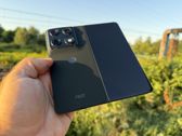 Motorola Razr Fold w różnych ujęciach - styl, innowacja i funkcjonalność. Motorola Razr Fold w różnych ujęciach - styl, innowacja i funkcjonalność.
