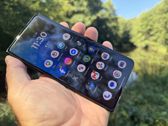 Motorola Razr Fold w plenerze - wyjątkowy design i funkcjonalność w każdej sytuacji. Motorola Razr Fold w plenerze - wyjątkowy design i funkcjonalność w każdej sytuacji.