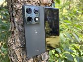Motorola Razr Fold w naturalnych i eleganckich ujęciach – odkryj jego unikalny design. Motorola Razr Fold w naturalnych i eleganckich ujęciach – odkryj jego unikalny design.