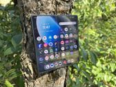 Motorola Razr Fold w plenerze - wyjątkowy design i funkcjonalność w każdej sytuacji. Motorola Razr Fold w plenerze - wyjątkowy design i funkcjonalność w każdej sytuacji.