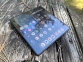 Motorola Razr Fold w różnych ujęciach - sprawdź niezwykły ekran tego smartfona. Motorola Razr Fold w różnych ujęciach - sprawdź niezwykły ekran tego smartfona.