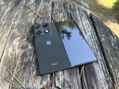 Motorola Razr Fold w różnych ujęciach - sprawdź niezwykły ekran tego smartfona. Motorola Razr Fold w różnych ujęciach - sprawdź niezwykły ekran tego smartfona.