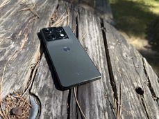 Aparaty fotograficzne Motorola Razr Fold w różnych ujęciach i zbliżeniach. Aparaty fotograficzne Motorola Razr Fold w różnych ujęciach i zbliżeniach.