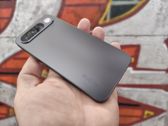 Realme 16 wyróżnia się nowoczesnym designem, idealnie komponującym się z miejskim stylem.
