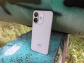 Redmi Note 17 Pro 5G - stylowy design uwieczniony w miejskiej scenerii graffiti. Redmi Note 17 Pro 5G - stylowy design uwieczniony w miejskiej scenerii graffiti.