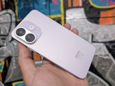 Redmi Note 17 Pro 5G prezentuje się znakomicie w każdej stylowej scenerii. Redmi Note 17 Pro 5G prezentuje się znakomicie w każdej stylowej scenerii.