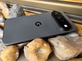 Google Pixel 11 Pro XL - elegancki design uwieczniony w naturalnym otoczeniu. Google Pixel 11 Pro XL - elegancki design uwieczniony w naturalnym otoczeniu.