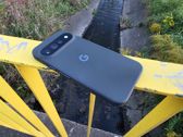 Google Pixel 11 Pro XL - elegancki design w plenerze i w ręku użytkownika. Google Pixel 11 Pro XL - elegancki design w plenerze i w ręku użytkownika.