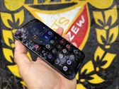 Google Pixel 11 Pro XL w stylowej odsłonie na tle graffiti i w codziennym użyciu. Google Pixel 11 Pro XL w stylowej odsłonie na tle graffiti i w codziennym użyciu.