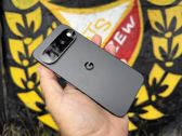 Google Pixel 11 Pro XL w stylowej odsłonie na tle graffiti i w codziennym użyciu. Google Pixel 11 Pro XL w stylowej odsłonie na tle graffiti i w codziennym użyciu.