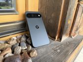 Design Google Pixel 11 Pro XL w plenerze oraz na różnych naturalnych tłach. Design Google Pixel 11 Pro XL w plenerze oraz na różnych naturalnych tłach.