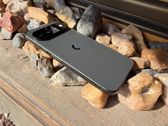 Google Pixel 11 Pro XL w naturalnej scenerii, podkreślający wyjątkowy design i aparat. Google Pixel 11 Pro XL w naturalnej scenerii, podkreślający wyjątkowy design i aparat.