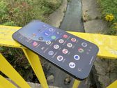 Google Pixel 11 Pro XL w naturalnym otoczeniu prezentuje się elegancko i nowocześnie. Google Pixel 11 Pro XL w naturalnym otoczeniu prezentuje się elegancko i nowocześnie.