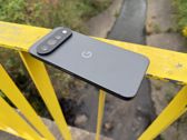 Google Pixel 11 Pro XL w naturalnym otoczeniu prezentuje się elegancko i nowocześnie. Google Pixel 11 Pro XL w naturalnym otoczeniu prezentuje się elegancko i nowocześnie.