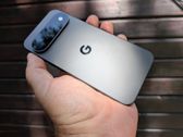 Google Pixel 11 Pro XL zachwyca designem w naturalnym otoczeniu i w rękach użytkownika. Google Pixel 11 Pro XL zachwyca designem w naturalnym otoczeniu i w rękach użytkownika.