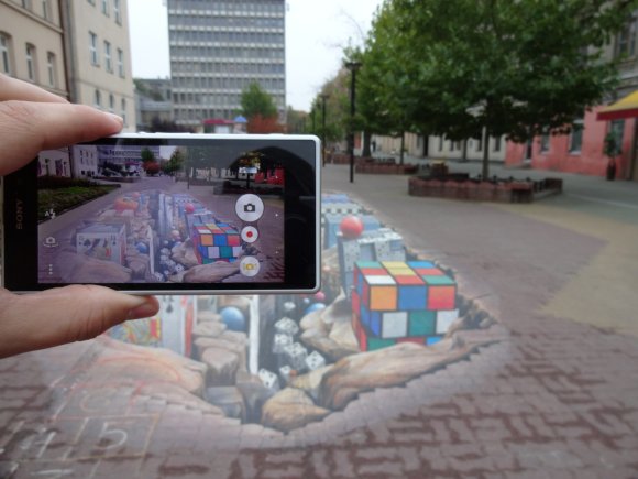 Xperia Z1 z iluzją na łódzkim bruku Xperia Z1 z iluzją na łódzkim bruku