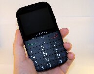 Duże klawisze ułatwiają pisanie i wybieranie numerów