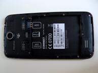 Po usunięciu obudowy i baterii uzyskujemy dostęp do gniazd kart SIM i microSD