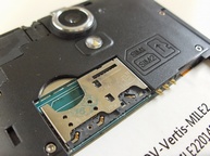 Gniazda SIM i microSD