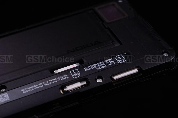 Miejsce na karty SIM Miejsce na karty SIM