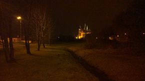 Porównanie trybu automatycznego z nocnym