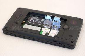 Miejsce na baterię i karty SIM Miejsce na baterię i karty SIM