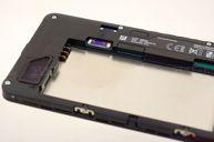 Bateria i miejsce na jej umieszczenie (plus slot na kartę SIM) Bateria i miejsce na jej umieszczenie (plus slot na kartę SIM)