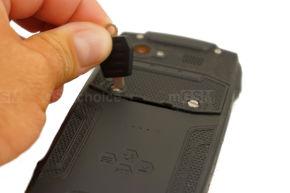 Otwieranie pokrywy i rzut oka pod nią