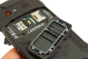 Otwieranie pokrywy i rzut oka pod nią