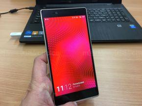 Duży telefon, dla tych co mają duże potrzeby i duże dłonie